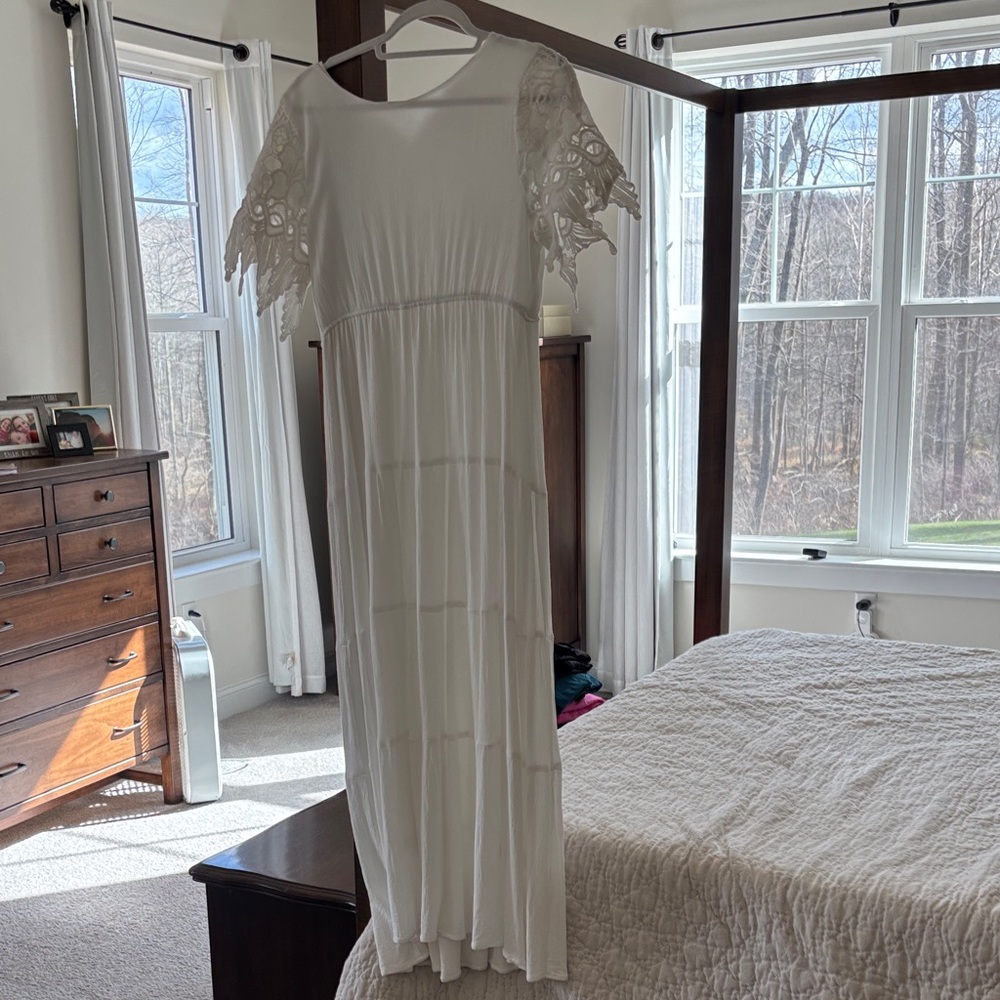 Polagram White Lace Sleeve Maxi Dress